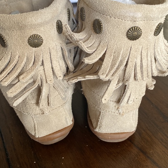 Minnetonka Mocassin Fringe Bootie - Picture 4 of 5